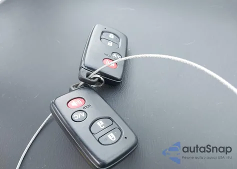 2014 Toyota Prius Plug-In z USA, uszkodzony, nr VIN JTDKN3DP3E3059052